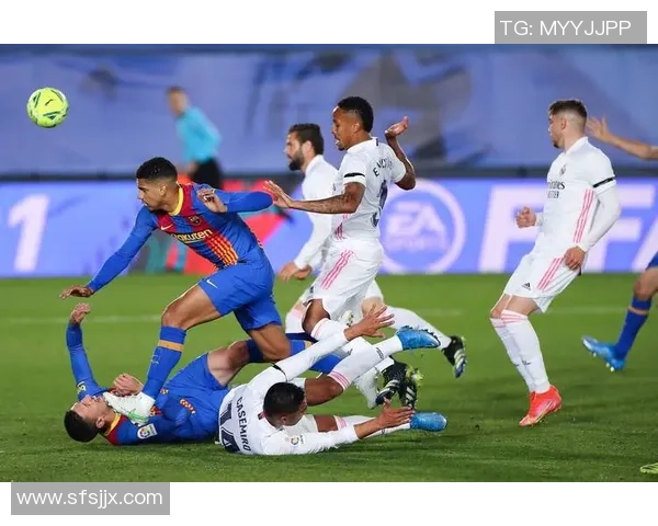 两大足球星碰头引爆绿茵激情上演巅峰较量谁能笑到最后